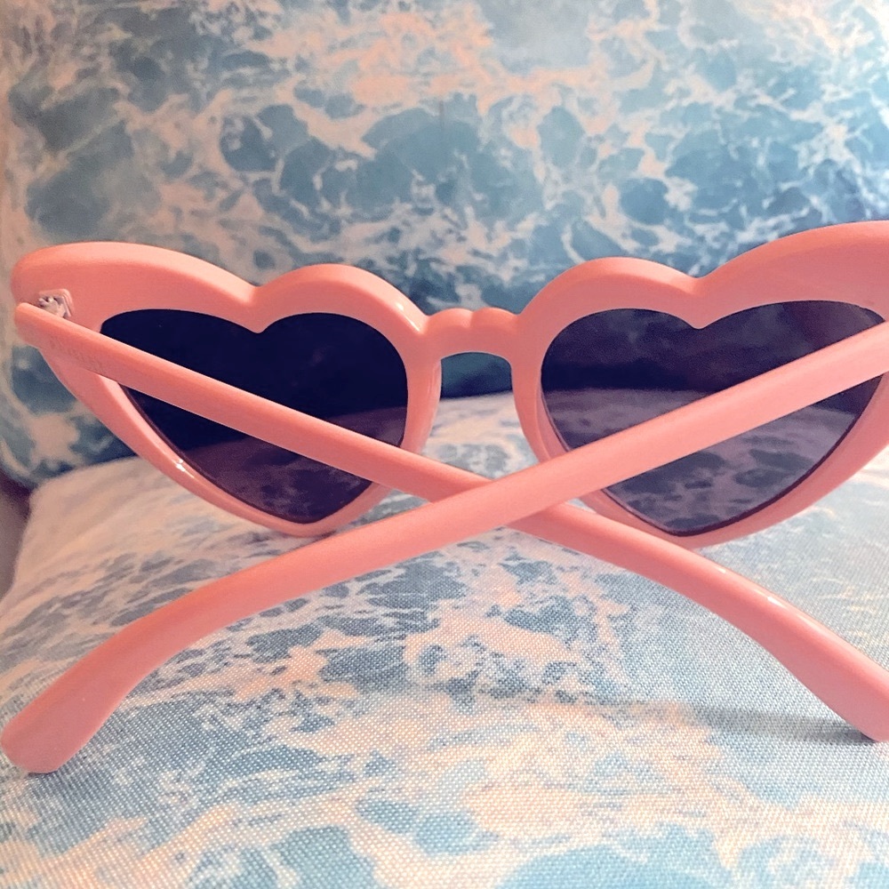 NEW PINK HEART SUNGLASSES - Picture 2 of 2
